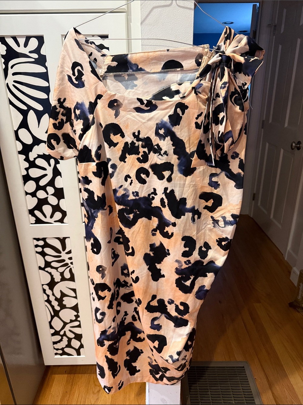 Women’s peekaboo shoulder dress Blush and Black leopard Print